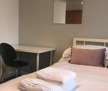 5 bedroom end of terrace house to rent - Photo 2