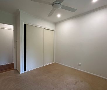 Large 3 Bedroom Family Home with Study - Photo 5