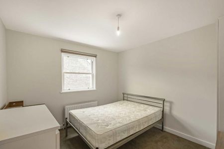 3 bedroom flat to rent - Photo 4