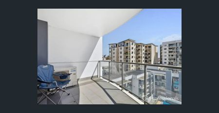 Perfect Location! - Photo 3