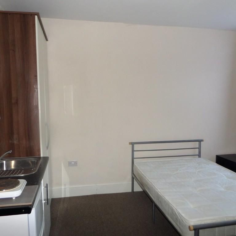 1 bedroom in a house share to rent - Photo 1