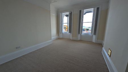 5 bedroom flat to rent - Photo 4