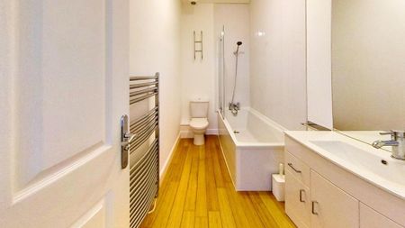 2 bedroom flat to rent - Photo 2