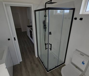 Parmelia Lease: 2-Bed Home, A/C, Deck, Secure Parking, Available Ma... - Photo 4