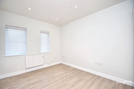 Serpentine Court, Northwood, HA6 - Photo 2