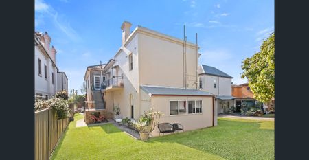 Delightful ground floor art-decor one bedroom flat - Photo 3