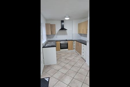 2 Bed Semi-Detached House, Thomas Close, NG3 - Photo 4