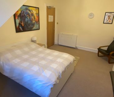 4 bedroom terraced house to rent - Photo 5