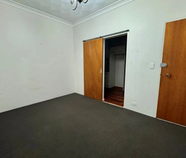 Ground Floor Unit in Prime Location – Close to Transport, Shops & C... - Photo 2