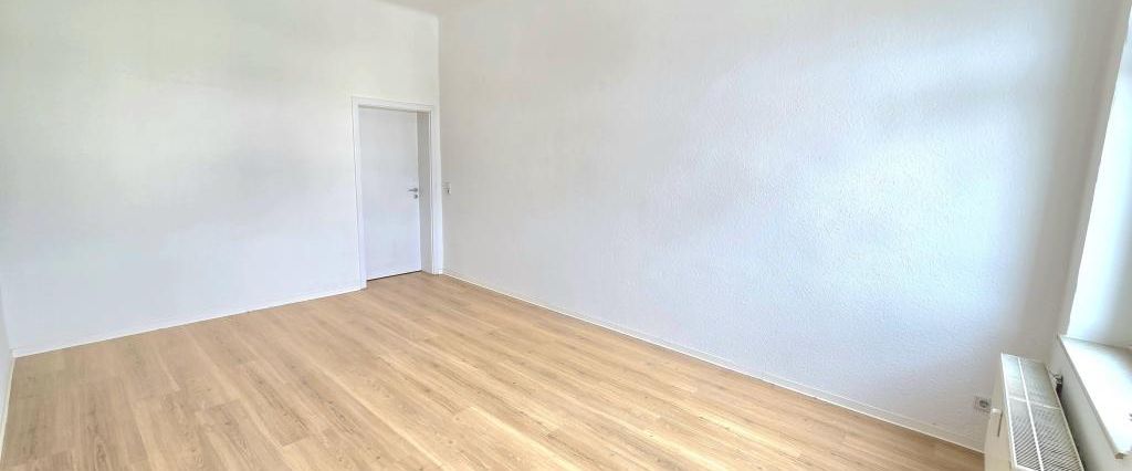 Praktisch geschnittene 2-Zimmer-Wohnung mit Balkon nahe der Sachsenallee - Foto 1