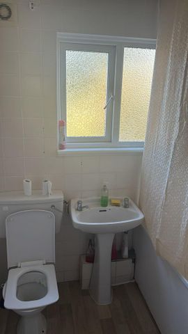 1 bedroom in a house share to rent - Photo 5