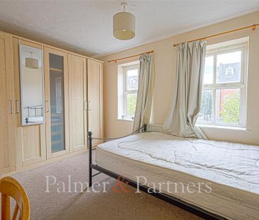 4 bedroom terraced house to rent - Photo 3