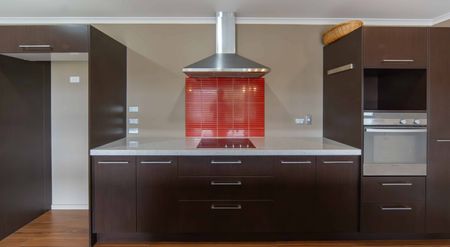 Four bedroom family home in sought after location - Photo 2