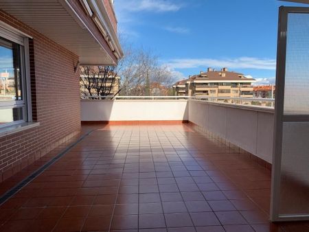3 room luxury Flat for rent in Boadilla del Monte, Autonomous Region of Madrid - Photo 5
