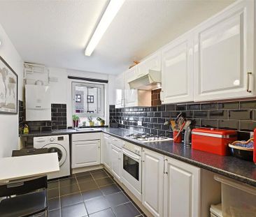 3 bedroom flat to rent - Photo 4