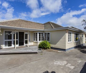 Charming Character Home in St Albans - Photo 4