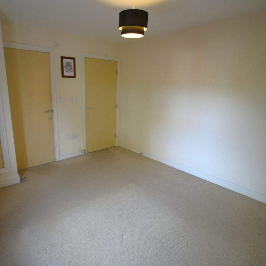 Flat to rent on - Photo 1