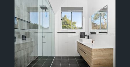 CHARMING LOCATION - LOVELY 4 BEDROOM HOME - Photo 4