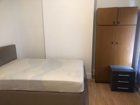 1 bedroom in a house share to rent - Photo 5
