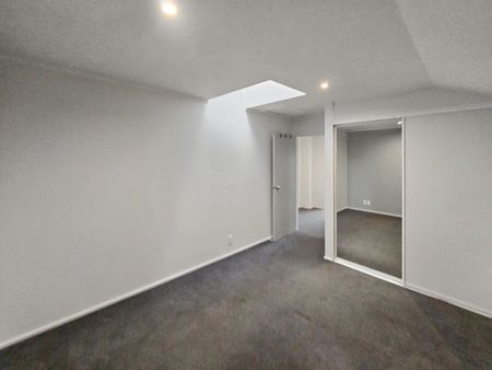 Spacious 3-Bedroom Apartment in the Heart of Mount Cook! - Photo 5