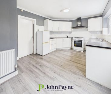 3 bedroom end of terrace house to rent - Photo 2