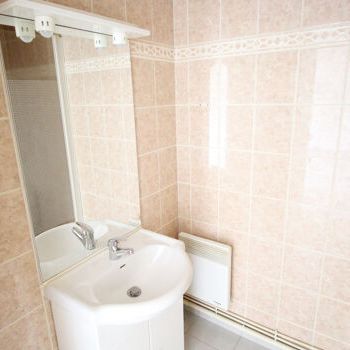 Appartement 2 pièces 35m2 REIMS 575 euros - Photo 1