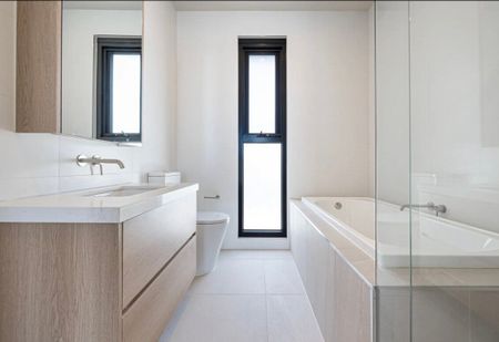 Port Melbourne - Photo 4