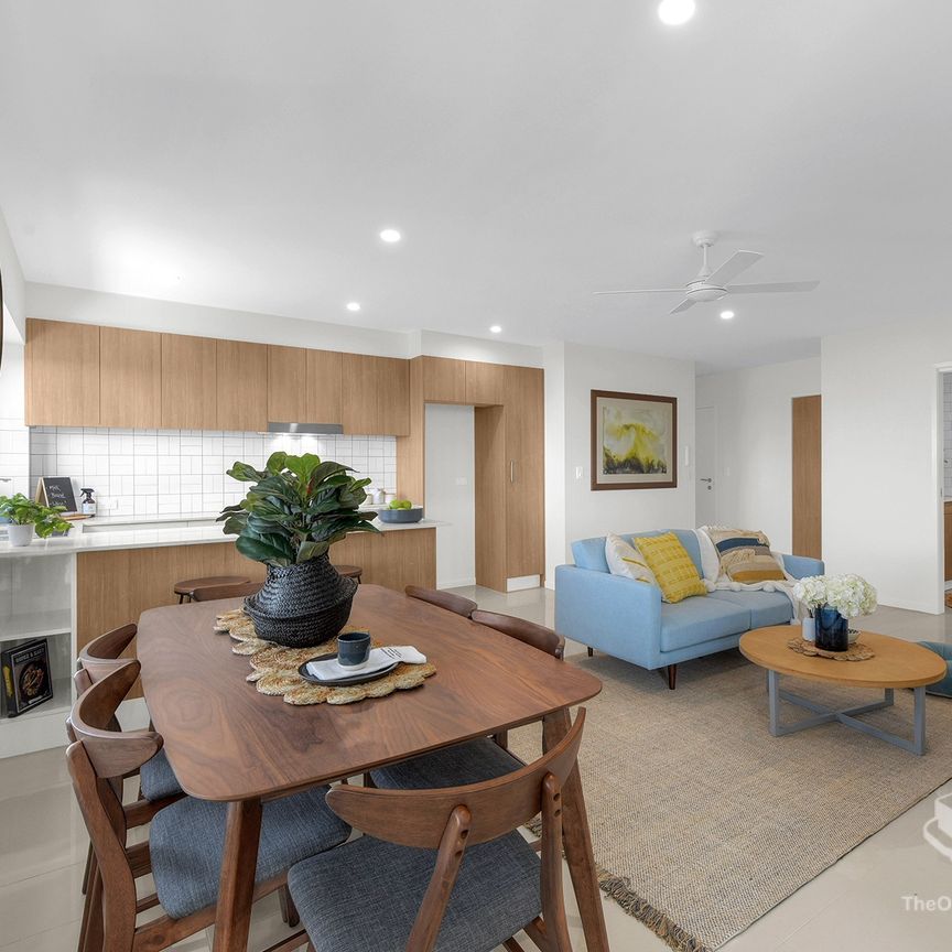 Top floor apartment with Views over Oxenham park - Photo 1