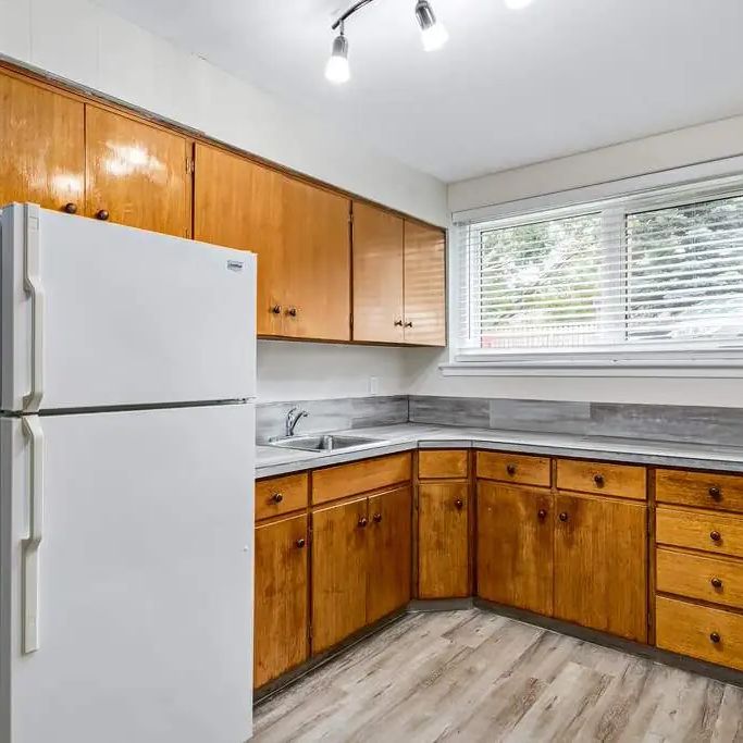 - 2 Bedroom at Crestwood Apartments - Photo 1