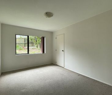 3 BEDROOM - BRICK AND TILE - PRIVATE ROAD - GARAGE - Photo 3