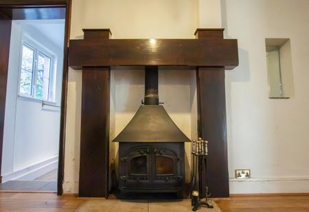 3 bedroom semi-detached house to rent - Photo 4