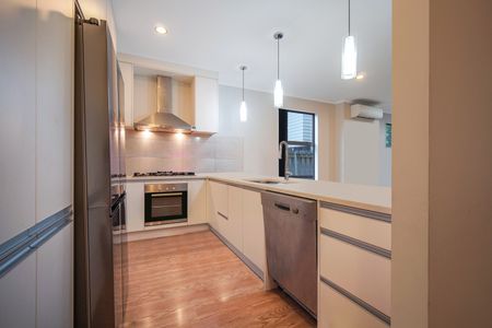 Spacious living in popular Takanini - Photo 4