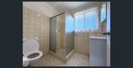 Huge renovated 1 bedroom house-ground level - Photo 5