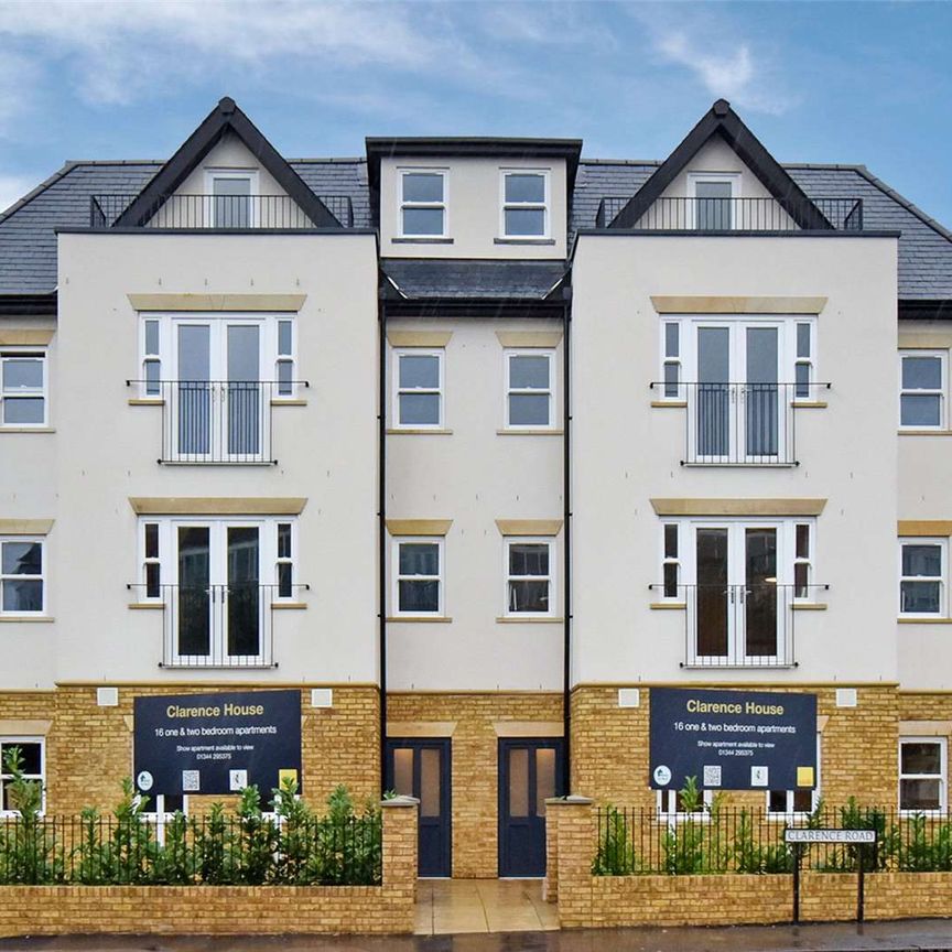 A modern front facing one bedroom apartment finished to an exacting standard with off-street parking and private balcony. - Photo 1