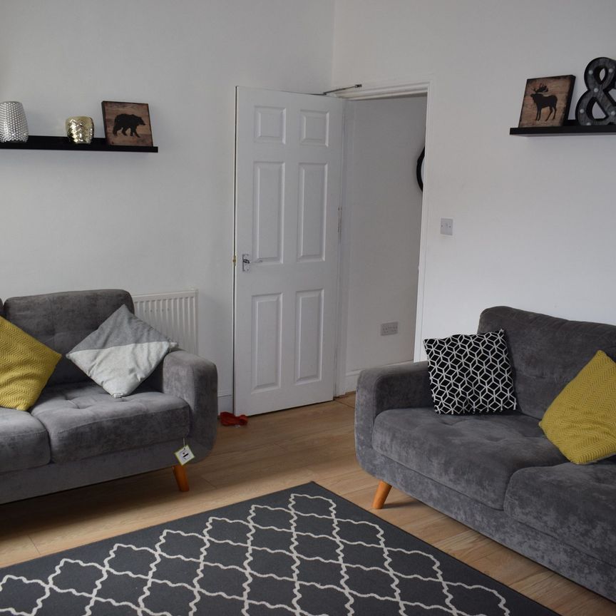 Double room- Large communal space - Photo 1