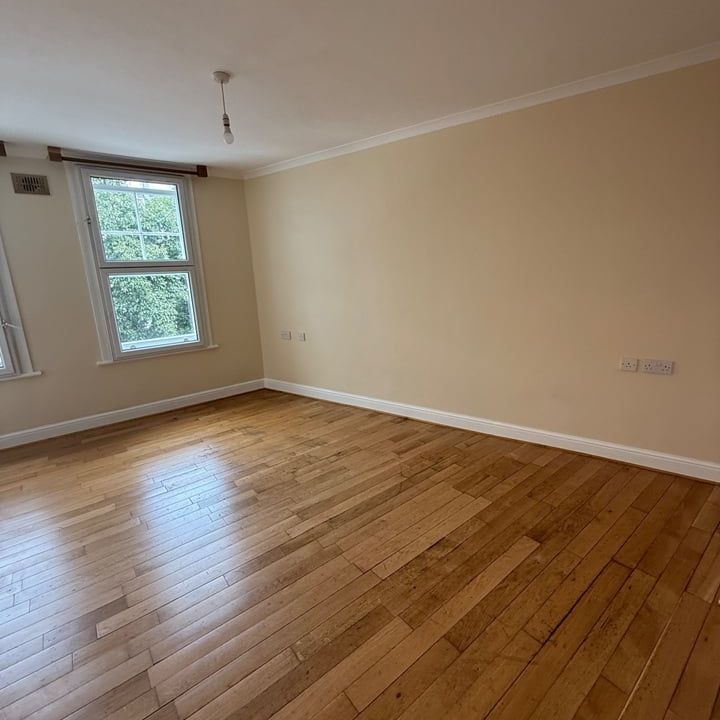 2 Bed Flat, Compton House, BR3 - Photo 1