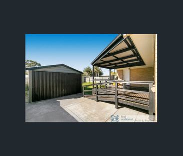 THIS BEAUTIFUL THREE BEDROOM FAMILY HOME - Photo 6