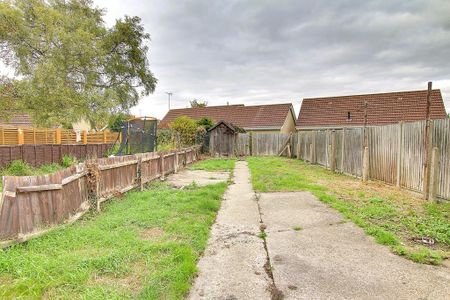 3 bedroom end of terrace house to rent - Photo 5