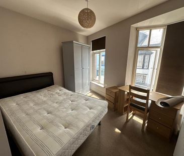 3 bedroom flat to rent - Photo 4