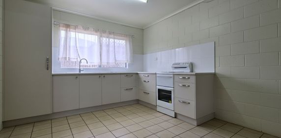 TWO BEDROOM UNIT CLOSE TO CENTRAL ATHERTON - Photo 2