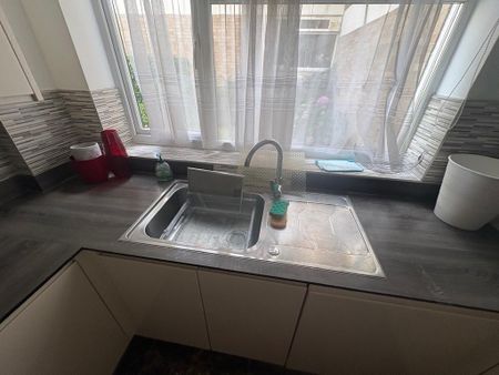 3 bedroom flat to rent - Photo 5