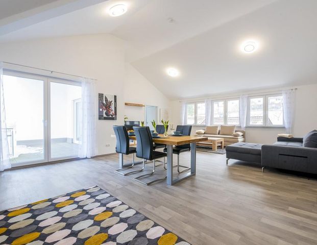 Exklusive Dachgeschosswohnung mit Rheintalblick in Baden-Baden - Photo 1