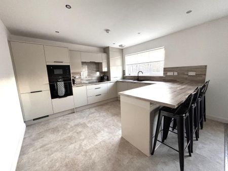 3 bedroom semi-detached bungalow to rent - Photo 5