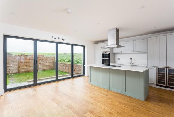 4 bedroom semi-detached house to rent - Photo 1