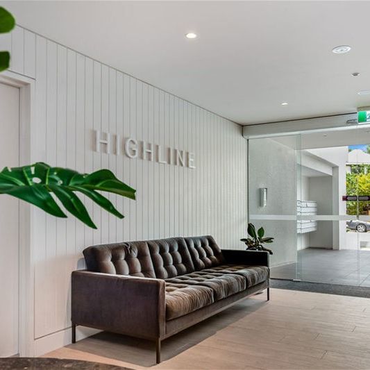 Luxury, Air-conditioned 2 Bedroom Apartment - walk to schools, bars/cafes, public transport and the Brisbane River - Photo 1