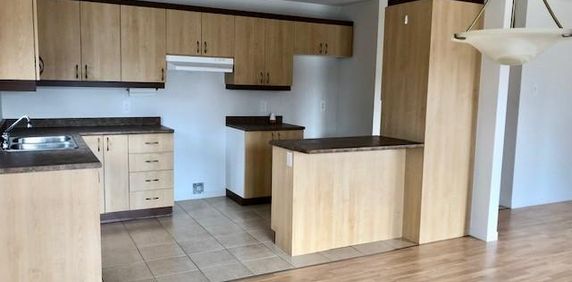 Beau et grand 4.5 de 1 200 p.c. pour 55 ans et plus - Photo 2