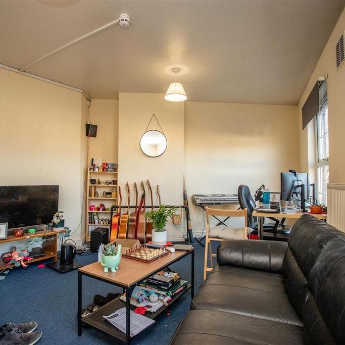 3 bedroom apartment to rent - Photo 1