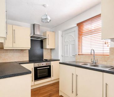 2 bedroom terraced house to rent - Photo 4