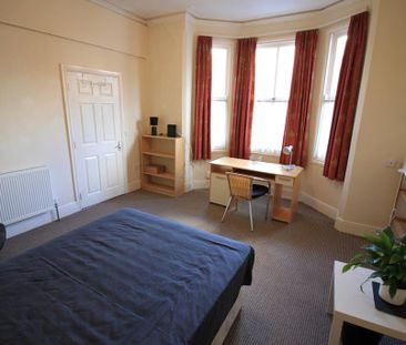 6 bedroom terraced house to rent - Photo 3