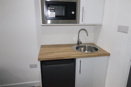 1 bedroom in a house share to rent - Photo 5